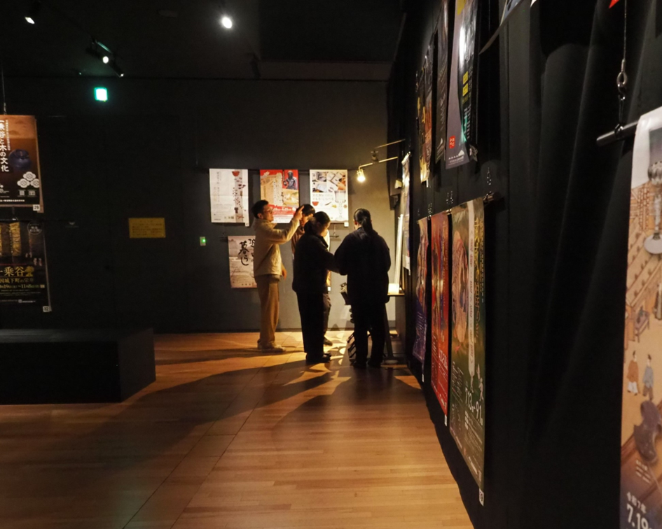 ポスター展展示作業.png